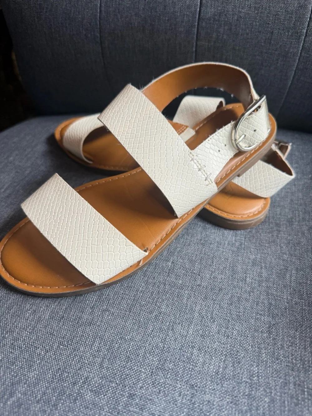 Franco Sarto White Textured Leather Sandals | Ankle Strap | Size 7.5 - Picture 3 of 7